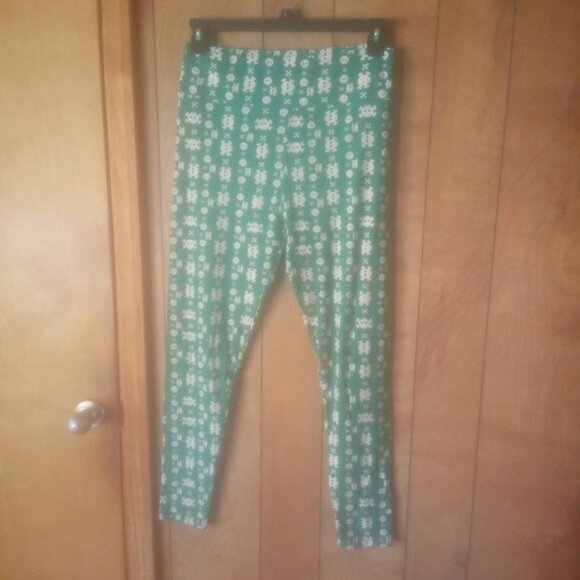 Lularoe Women's Tall & Curvy Skeleton Leggings Fits 12-22 - Picture 2 of 4